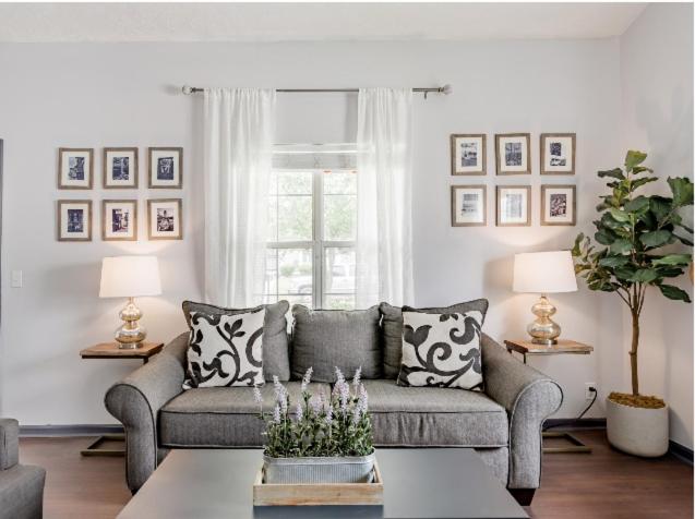 Deluxe Family Room interior